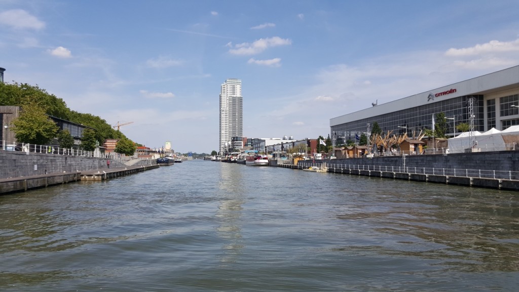 Waterbus, Un Moyen Original De Relier Neder-Over-Heembeek à Bruxelles ...