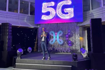 Photo de Guillaume Boutin, CEO de Proximus en 2021 devant un écran avec le logo 5G